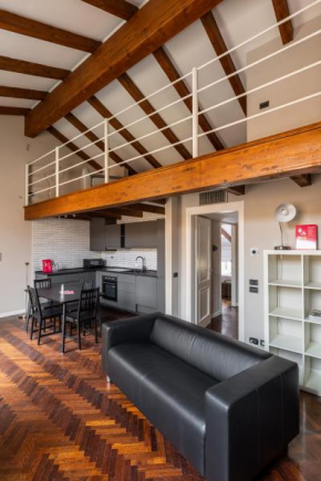 Wooden design Apartment by Wonderful Italy